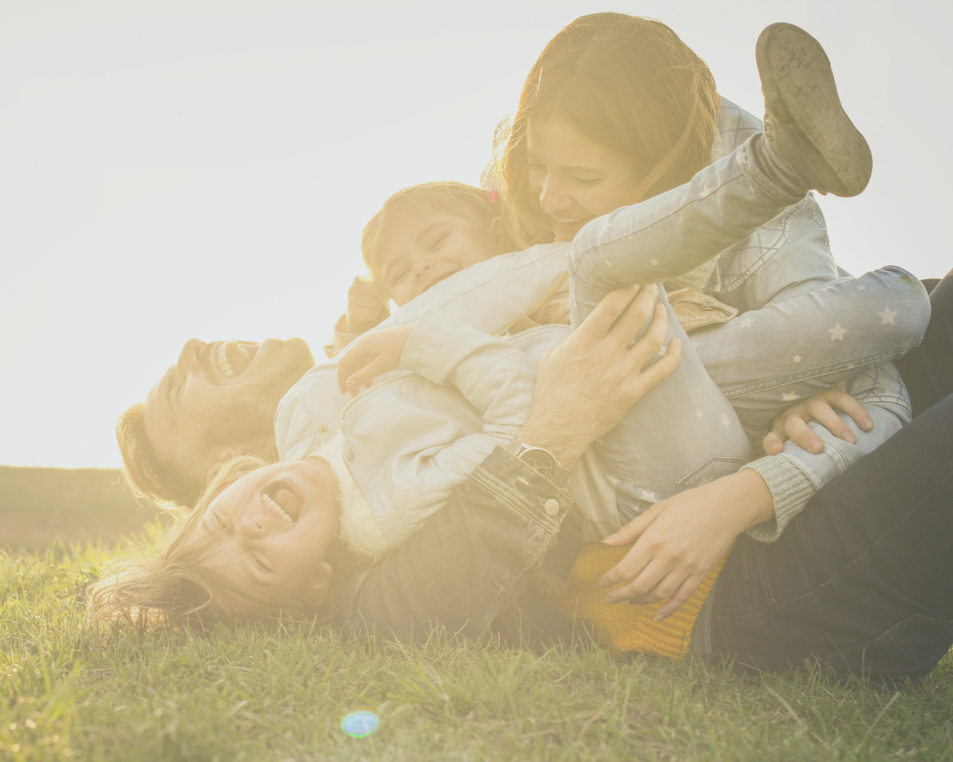 Familie in Natur nach Allergien